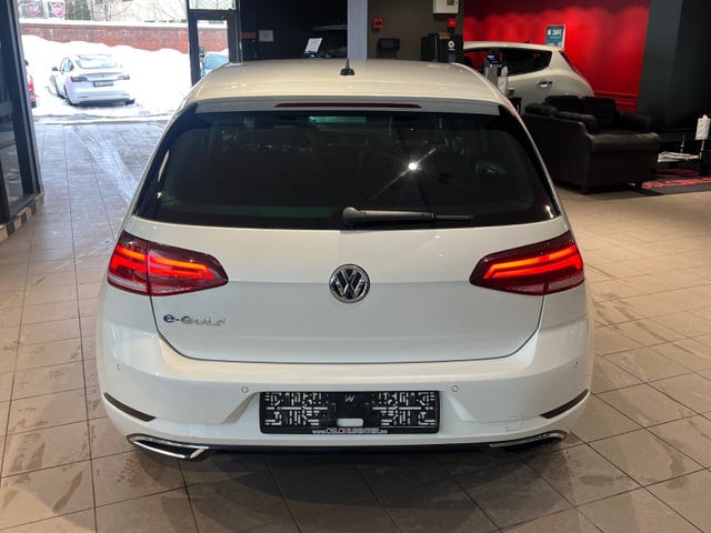 WVWZZZAUZJW908279 2018 VOLKSWAGEN GOLF-3