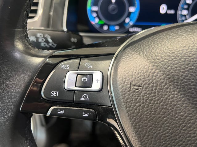 2018 VOLKSWAGEN GOLF - 24