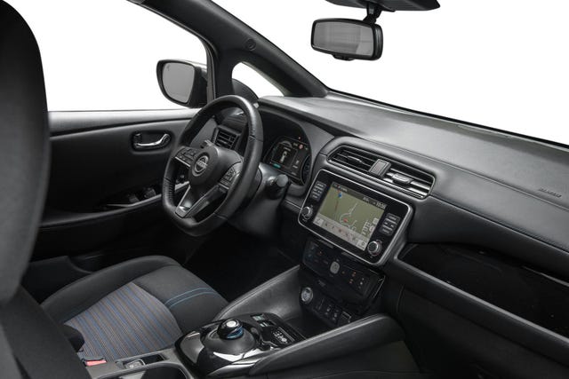 2022 NISSAN LEAF - 25