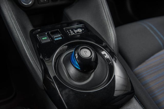 2022 NISSAN LEAF - 11