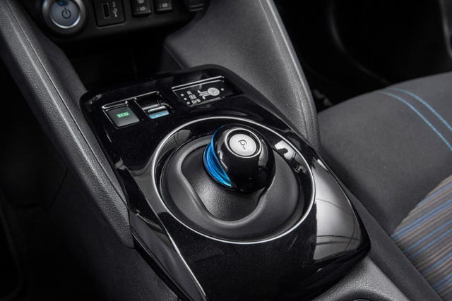 2022 NISSAN LEAF - 11