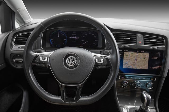2019 VOLKSWAGEN GOLF - 18