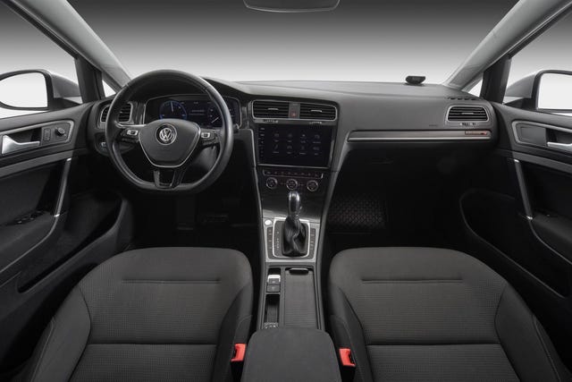 2019 VOLKSWAGEN GOLF - 19