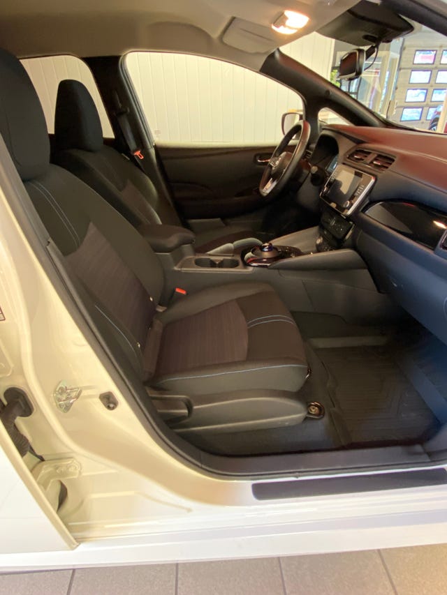 2021 NISSAN LEAF - 10