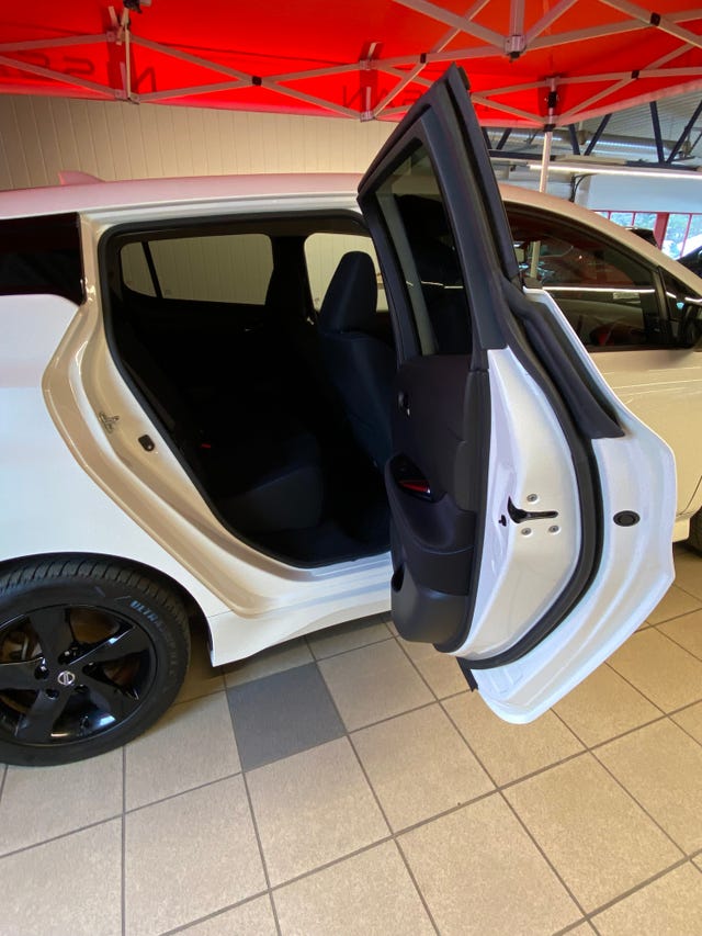 2021 NISSAN LEAF - 11