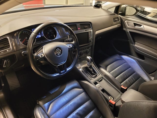 2015 VOLKSWAGEN GOLF - 23