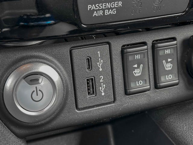 2021 NISSAN LEAF - 24