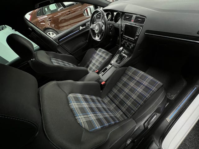 2015 VOLKSWAGEN GOLF - 12