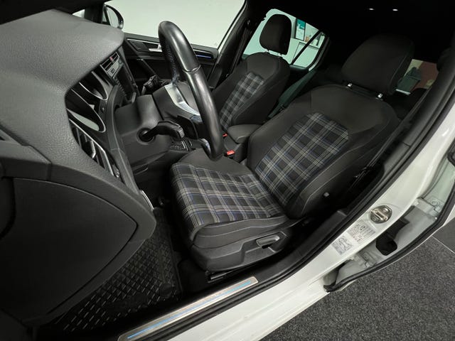 2015 VOLKSWAGEN GOLF - 15