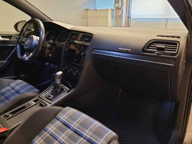 2018 VOLKSWAGEN GOLF - 14