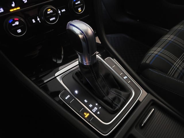 2018 VOLKSWAGEN GOLF - 24