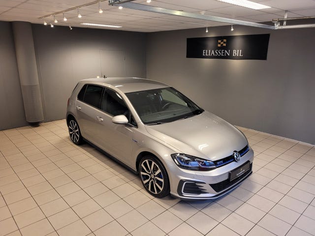 WVWZZZAUZHW851599 2018 VOLKSWAGEN GOLF-1