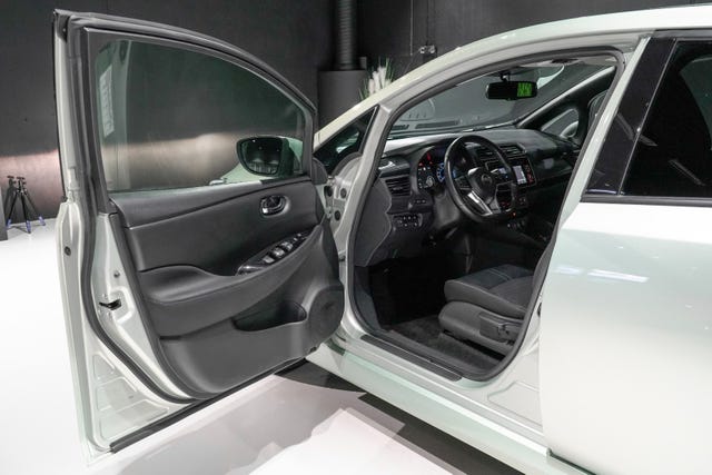 2020 NISSAN LEAF - 18
