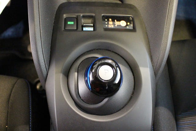 2022 NISSAN LEAF - 17