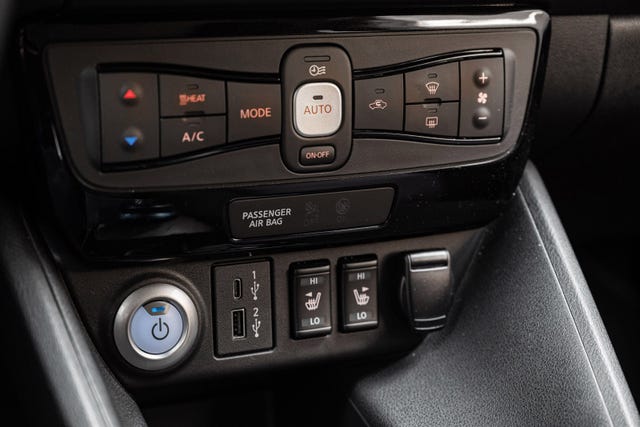 2022 NISSAN LEAF - 17