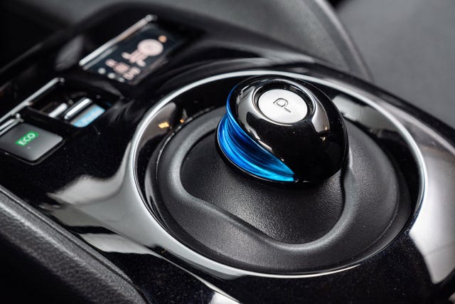2022 NISSAN LEAF - 16