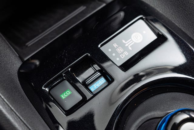 2022 NISSAN LEAF - 17