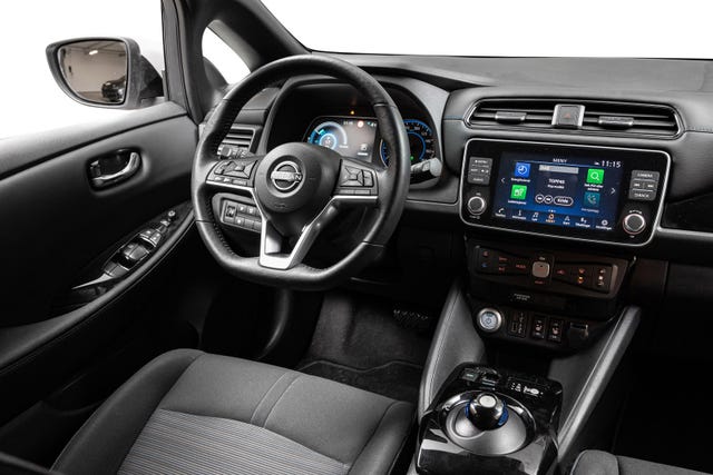 2022 NISSAN LEAF - 24
