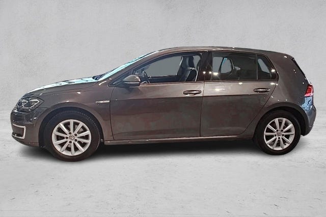 WVWZZZAUZJW906803 2018 VOLKSWAGEN GOLF-1
