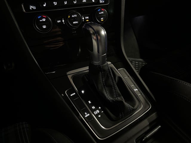2018 VOLKSWAGEN GOLF - 30