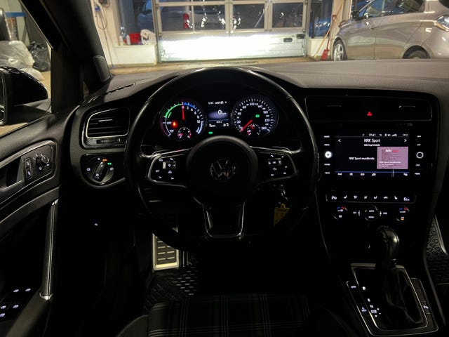 2018 VOLKSWAGEN GOLF - 19