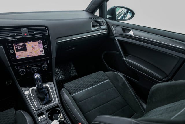 2019 VOLKSWAGEN GOLF - 30