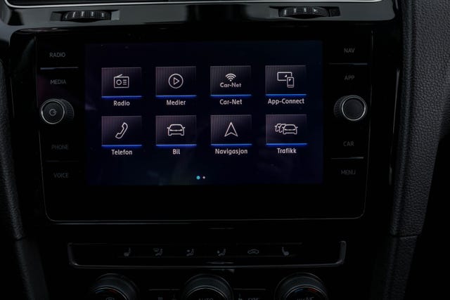 2019 VOLKSWAGEN GOLF - 19