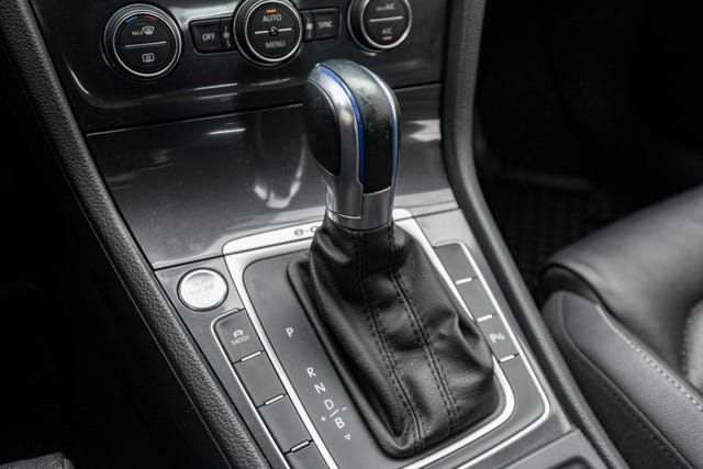 2018 VOLKSWAGEN GOLF - 24