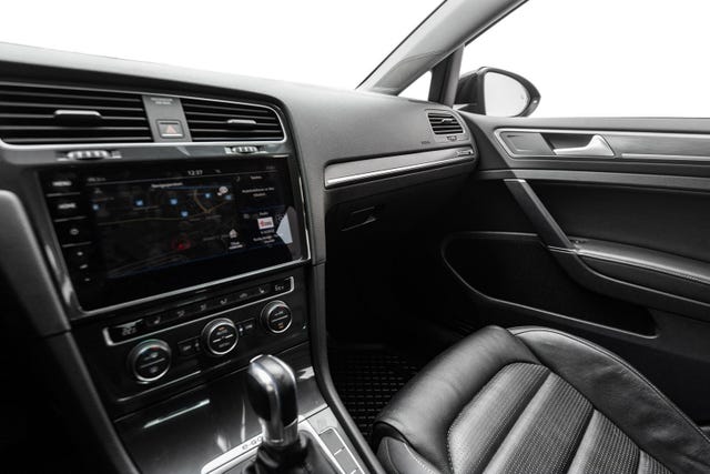 2018 VOLKSWAGEN GOLF - 12