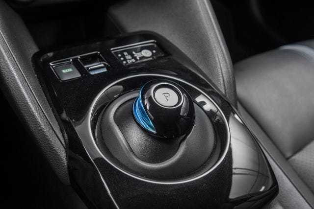 2022 NISSAN LEAF - 11