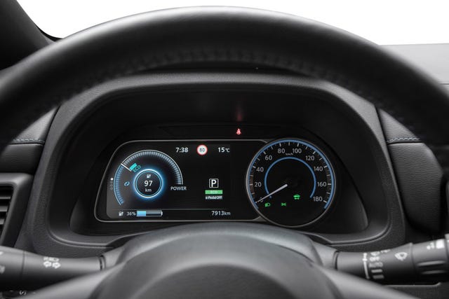 2022 NISSAN LEAF - 11
