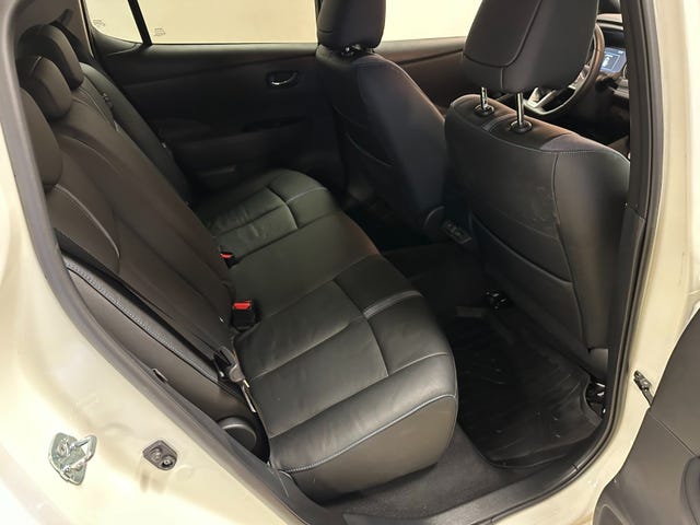 2022 NISSAN LEAF - 9