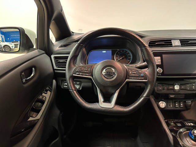 2022 NISSAN LEAF - 11