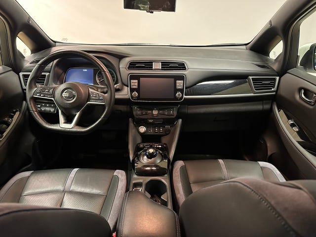 2022 NISSAN LEAF - 10
