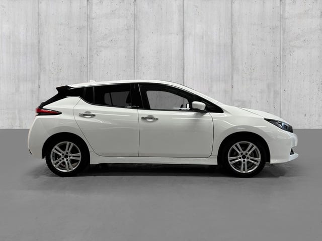SJNFAAZE1U0136584 2022 NISSAN LEAF-2