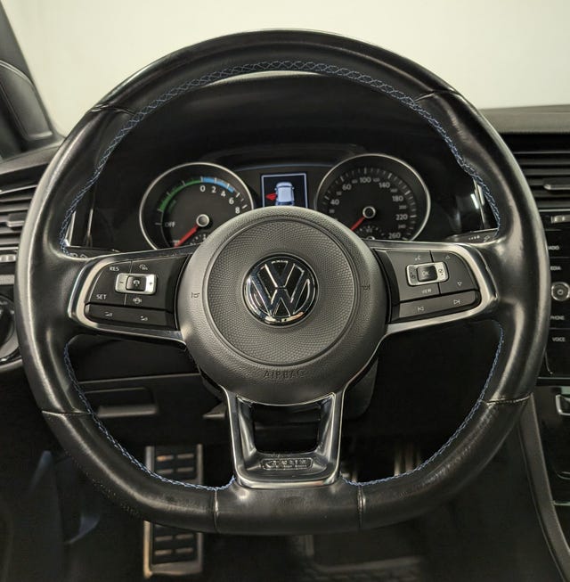 2019 VOLKSWAGEN GOLF - 23