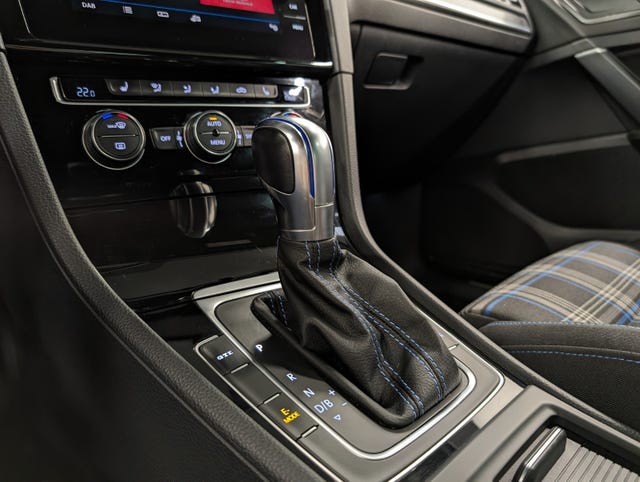 2019 VOLKSWAGEN GOLF - 30