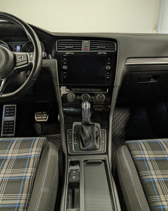 2019 VOLKSWAGEN GOLF - 28