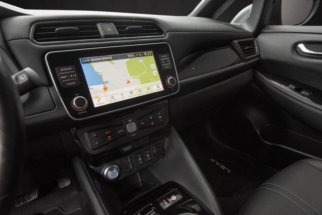 2021 NISSAN LEAF - 17