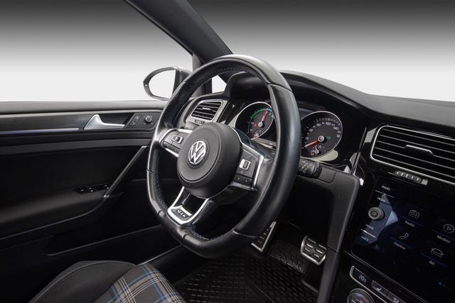 2019 VOLKSWAGEN GOLF - 13