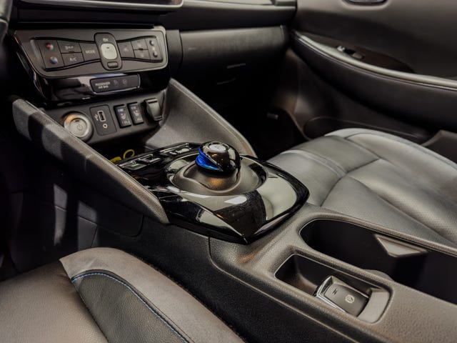 2020 NISSAN LEAF - 28
