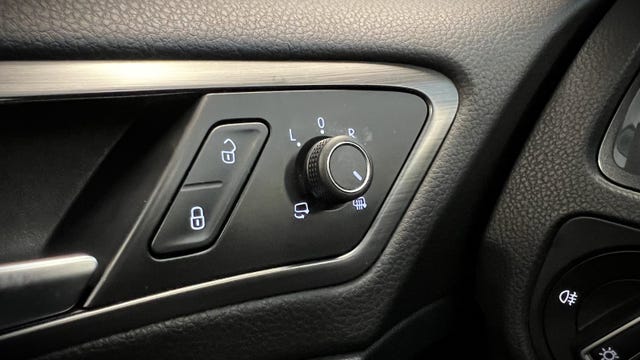 2019 VOLKSWAGEN GOLF - 19