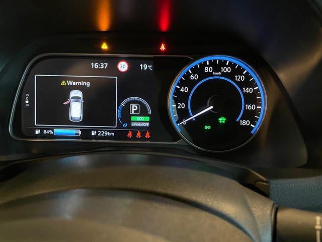 2020 NISSAN LEAF - 25