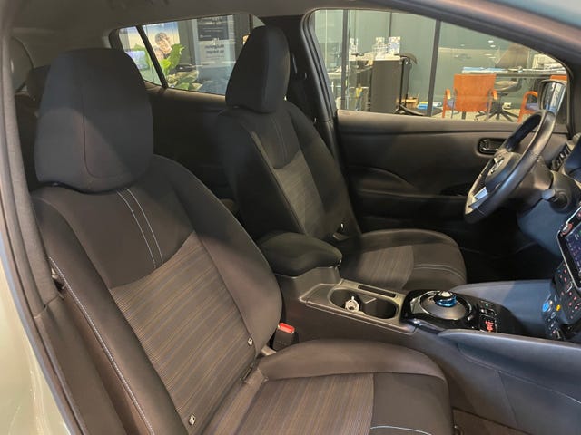 2020 NISSAN LEAF - 37