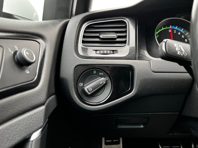 2015 VOLKSWAGEN GOLF - 31