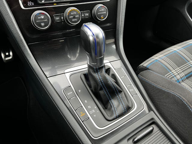 2015 VOLKSWAGEN GOLF - 29