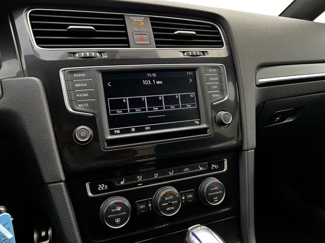 2015 VOLKSWAGEN GOLF - 28