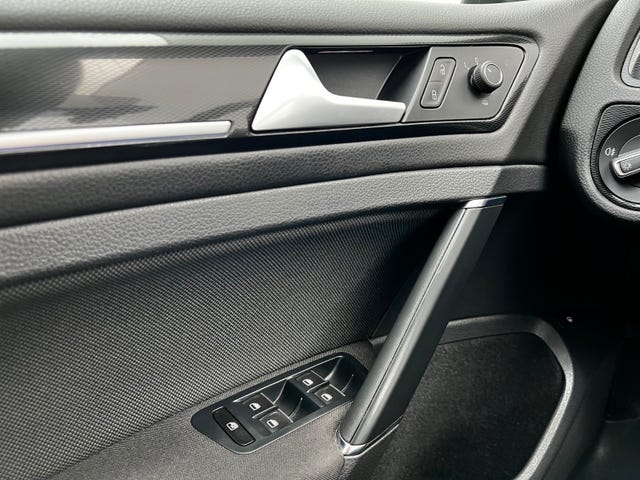 2015 VOLKSWAGEN GOLF - 32