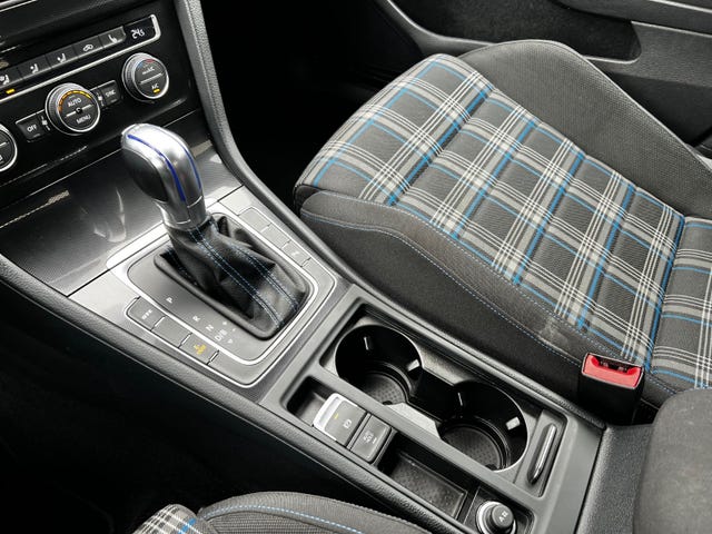 2015 VOLKSWAGEN GOLF - 30