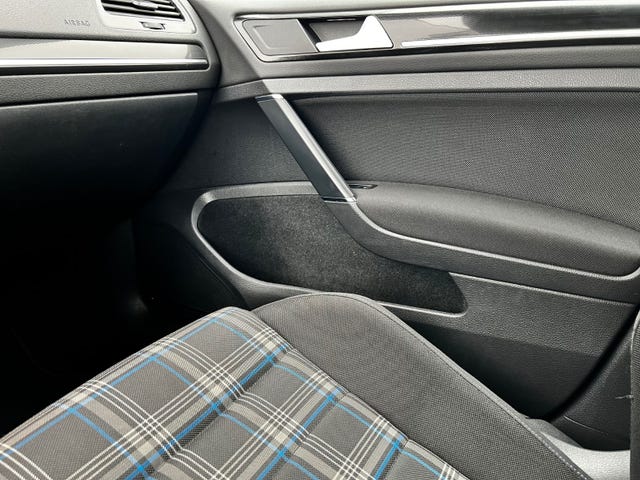 2015 VOLKSWAGEN GOLF - 33
